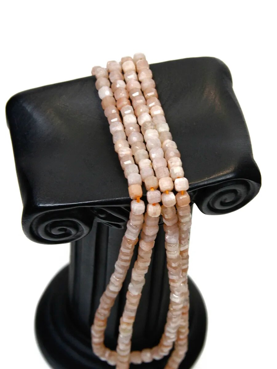 Нить - Гелиолит Солнечный камень - 3 мм, квадрат, 38 см — фото 1