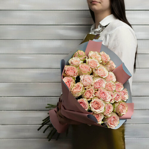 Изображение товара 27 нежно-розовых роз Эквадор 60 см в упаковке от Букет Маркет