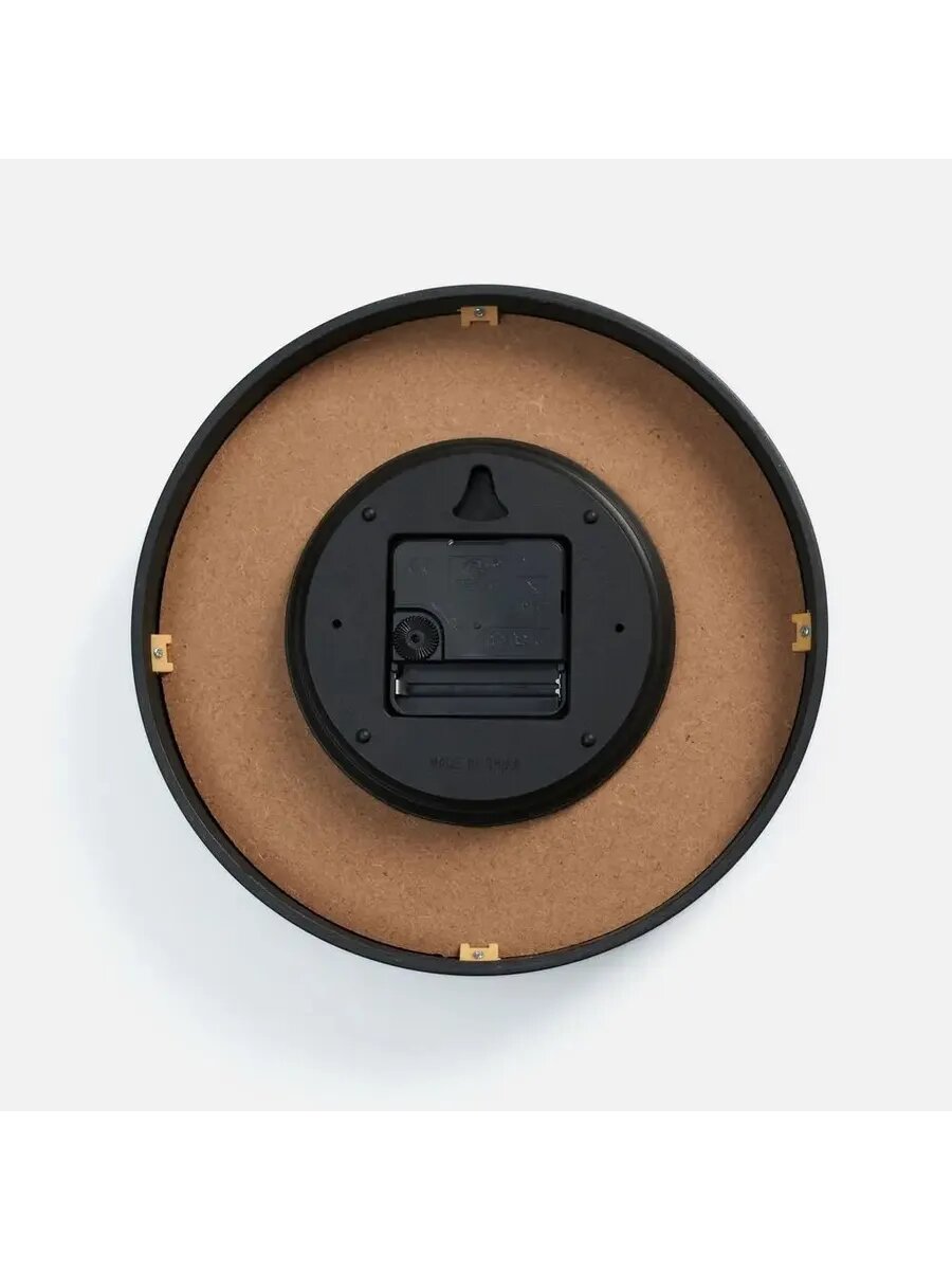 Современные черные часы для стильного интерьера — фото 1