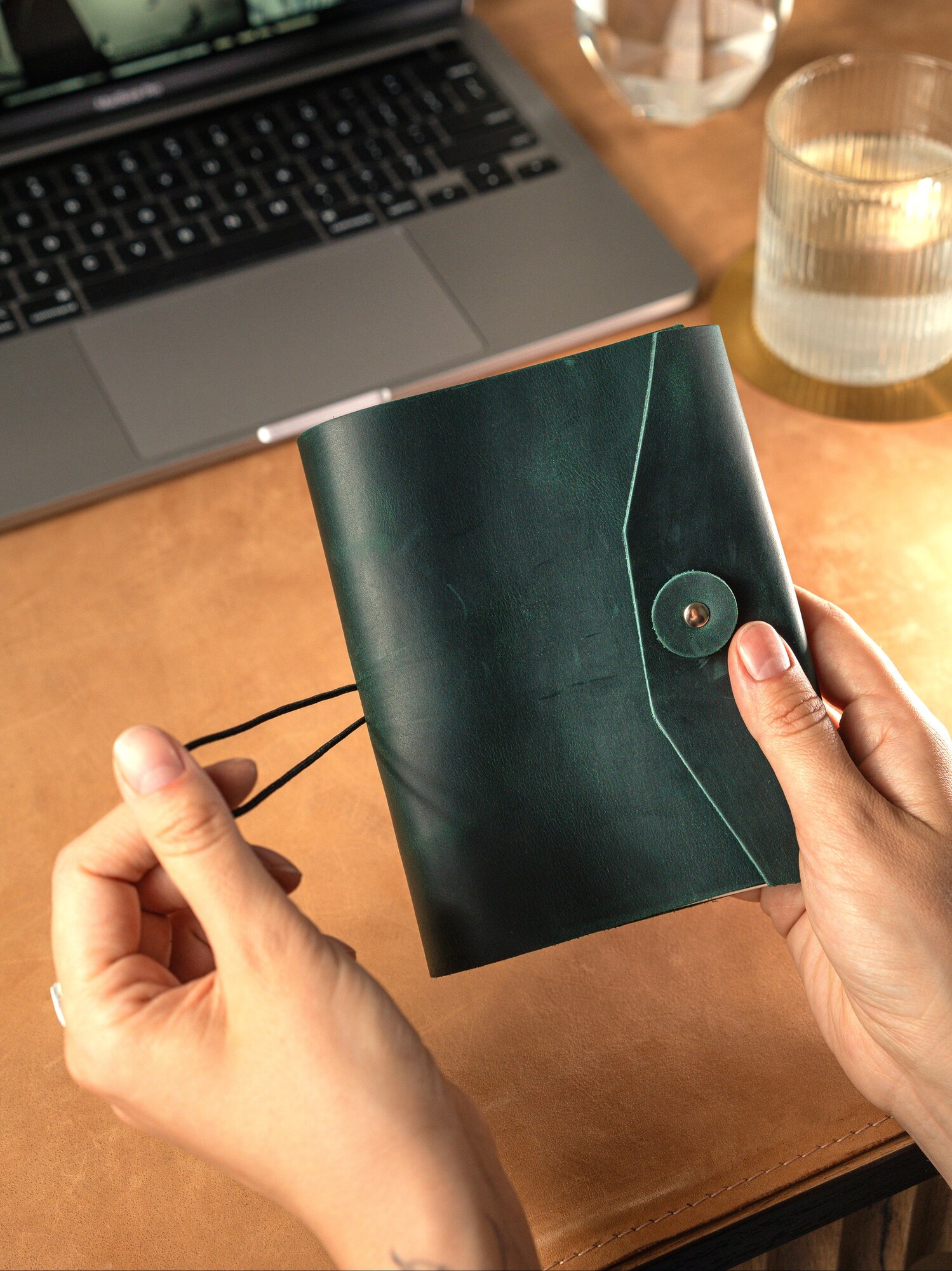 Ежедневник недатированный А6 из натуральной кожи на кольцах со сменными блоками/Карманный кожаный ежедневник — фото 1