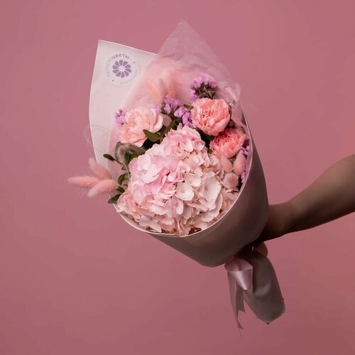 Изображение товара Букет цветов из розовой гортензии и гвоздик "Нежность" в коробке и аквабоксе от "Простоцветы"