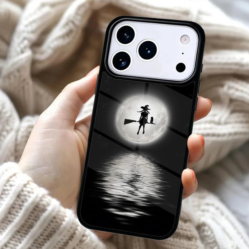 Черный чехол для iPhone 15 Pro Max "Лунная ведьма" на Хэллоуин