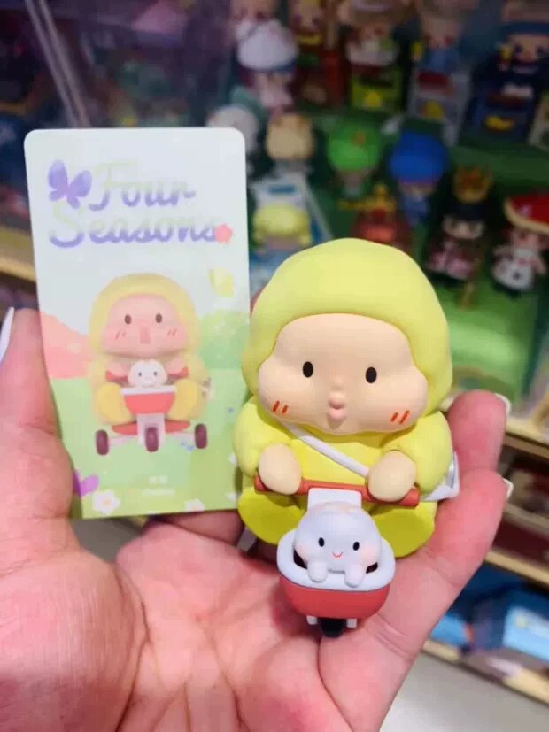 Минисо MINISO DOMI Четыре Времена Бокс-Сюрприз Милая Фигурка Декор Прогулка 1 ШТ Коллекционная Игрушка Подарок