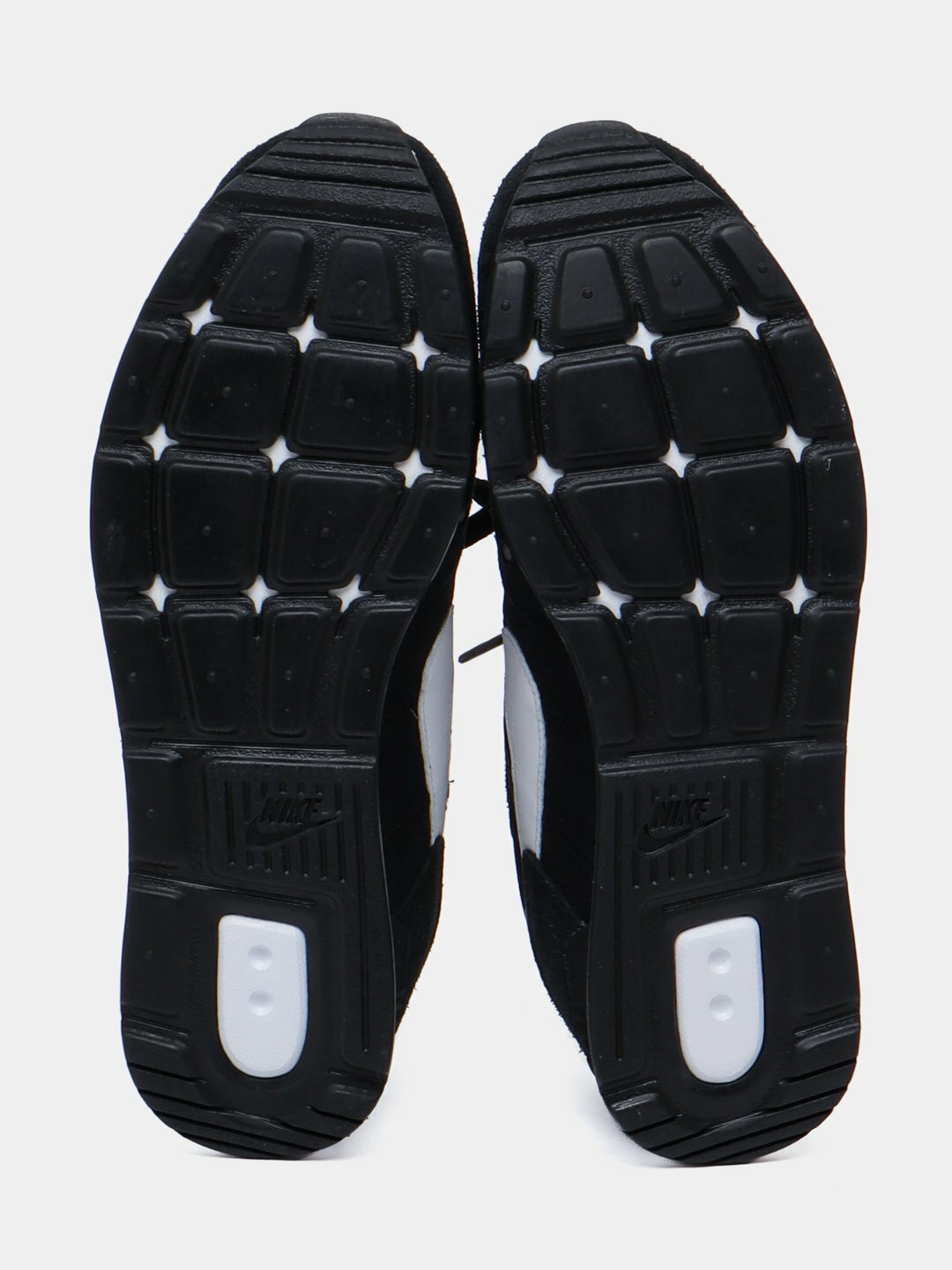 Кроссовки NIKE Venture Runner, размер 38, черно-белые — фото 1