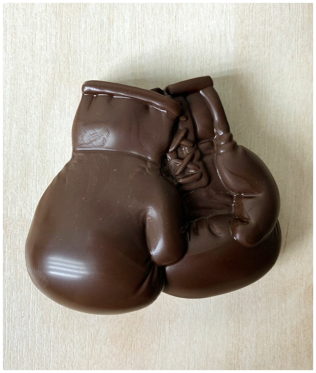 Шоколад фигурный темный "Боксерские перчатки" 135г - фотография № 3