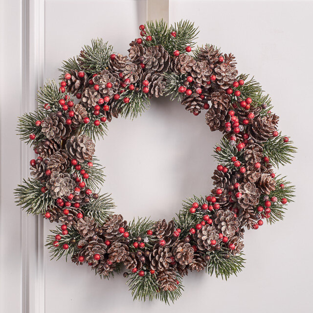 Венок заснеженный Ласковый Миг с ягодами и шишками 24 см Swerox E504-FR