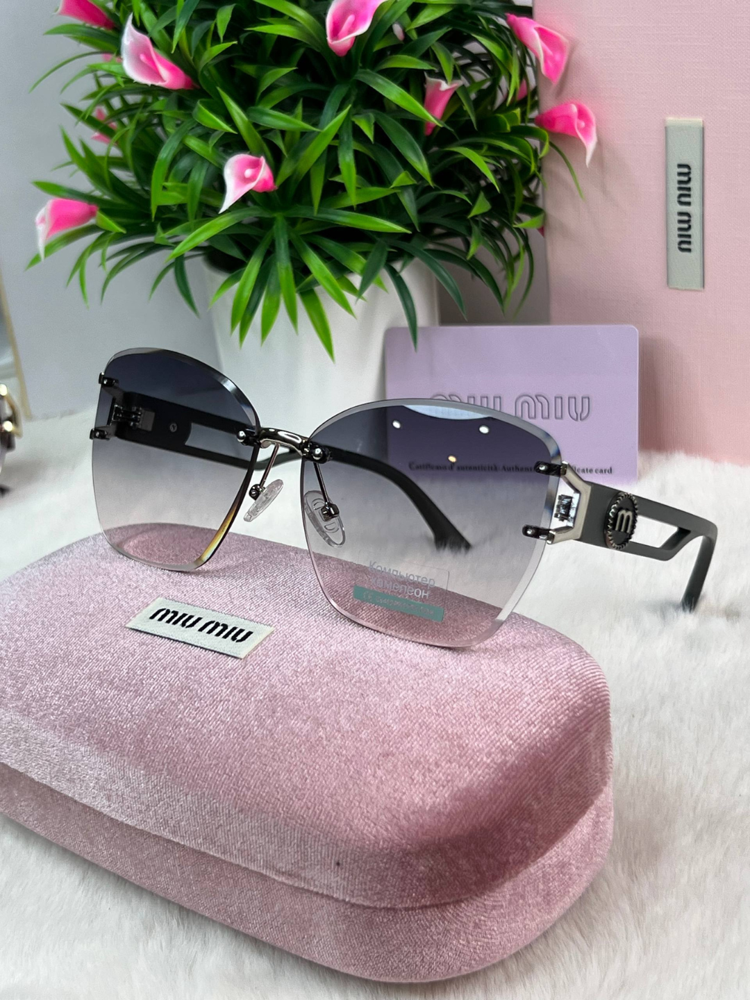 Солнцезащитные очки Miu Miu, черный — фото 1