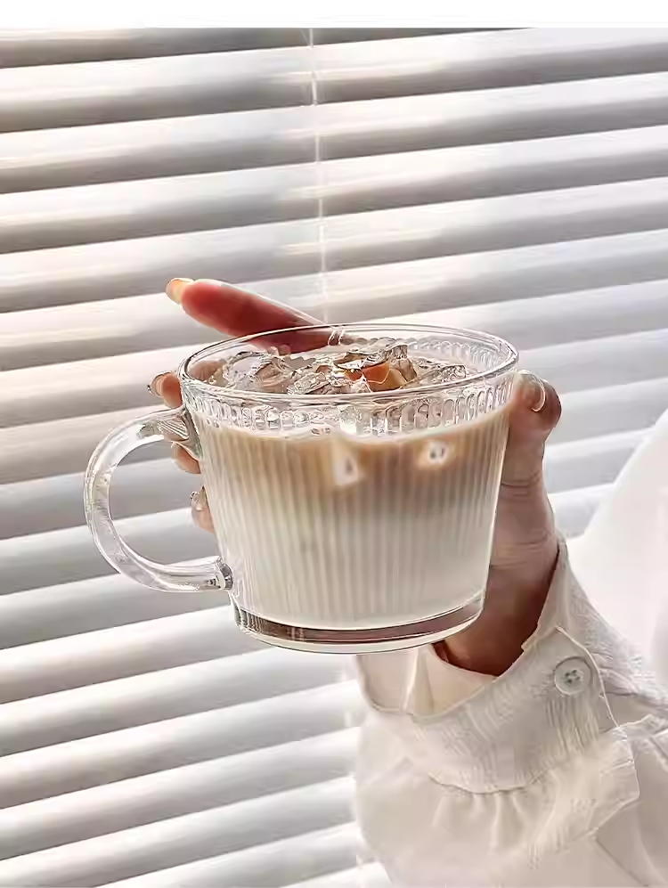 Кружка с узором "в рубчик" из прозрачного стекла, 400 мл, 1 шт.