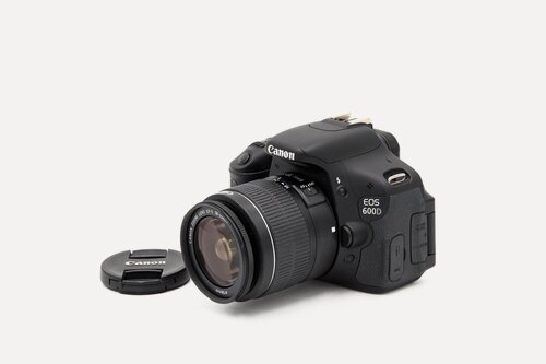Изображение товара Фотоаппарат Canon EOS 600D Kit EF-S 18-55mm f/3.5-5.6 III идеальный набор для начинающего фотографа