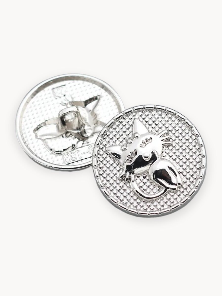 Набор серебристых металлических пуговиц