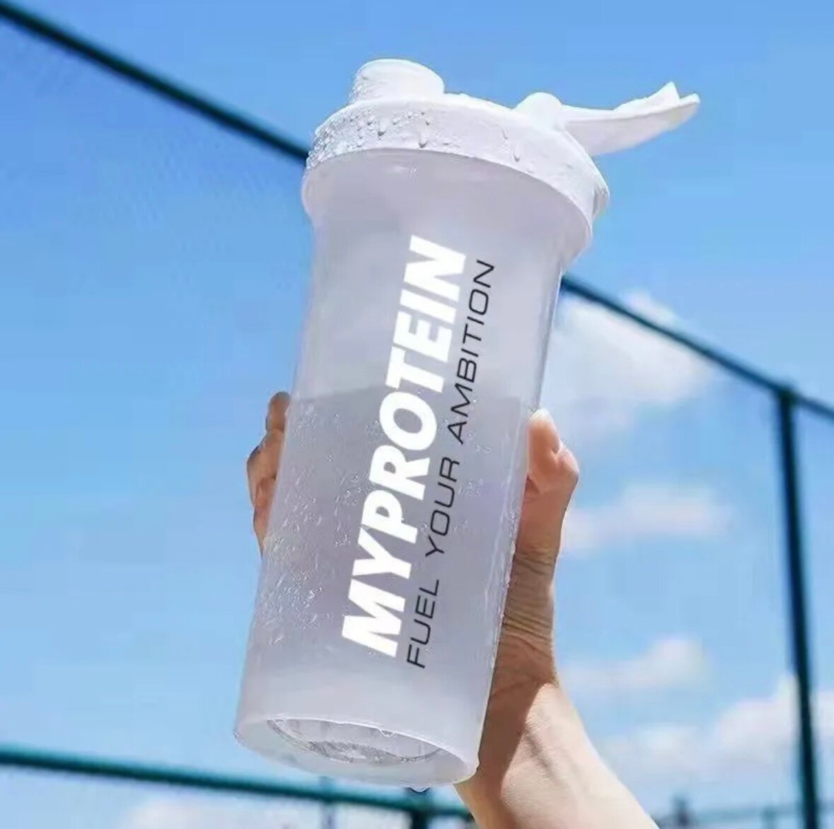 Шейкер MyProtein, спортивный, 600мл, венчик и щетка в подарок