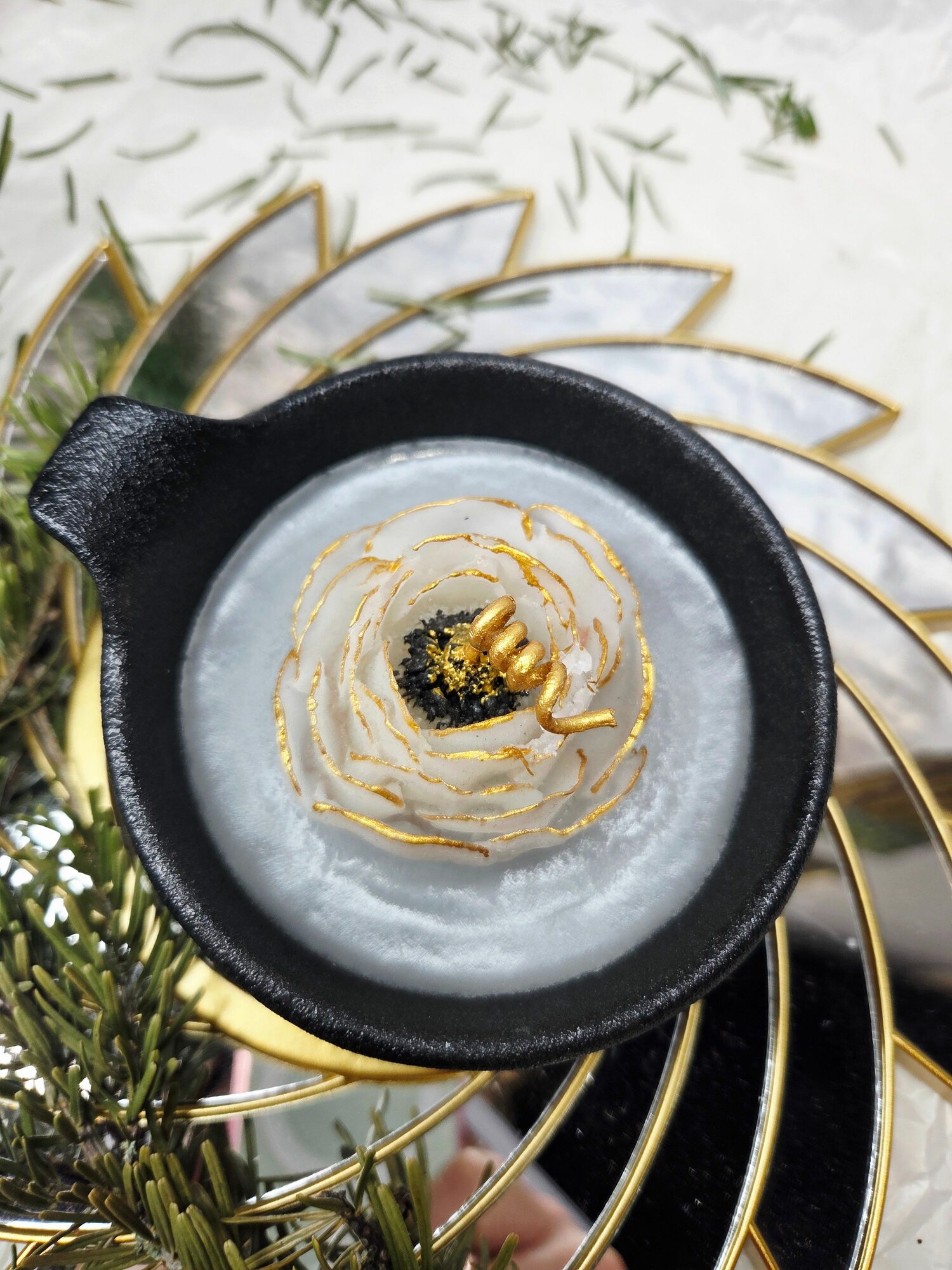 Свеча "Белый лютик" — фото 1