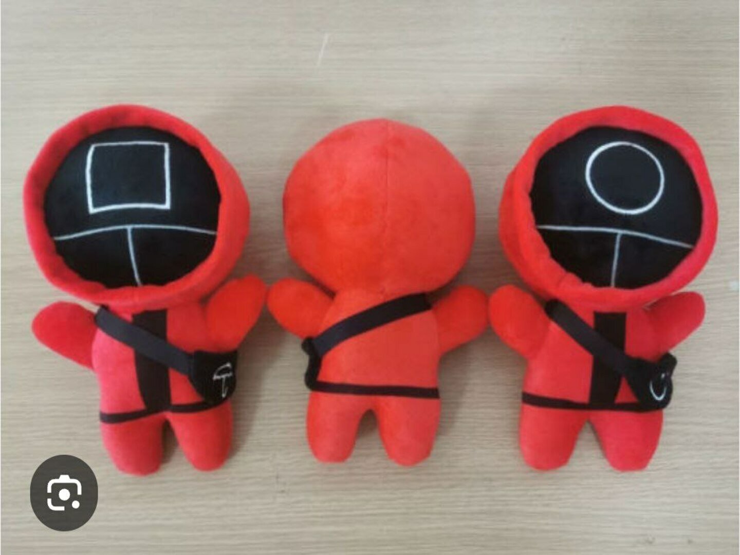 Мягкая игрушка 25 см в костюме из «Игры в кальмара» с маской и треугольником. 1шт