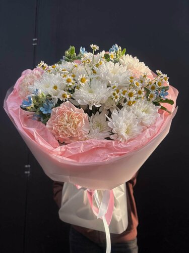 Изображение товара Букет Story Flowers "Незабудка", хризантема/гвоздика/ромашка/оксипеталум