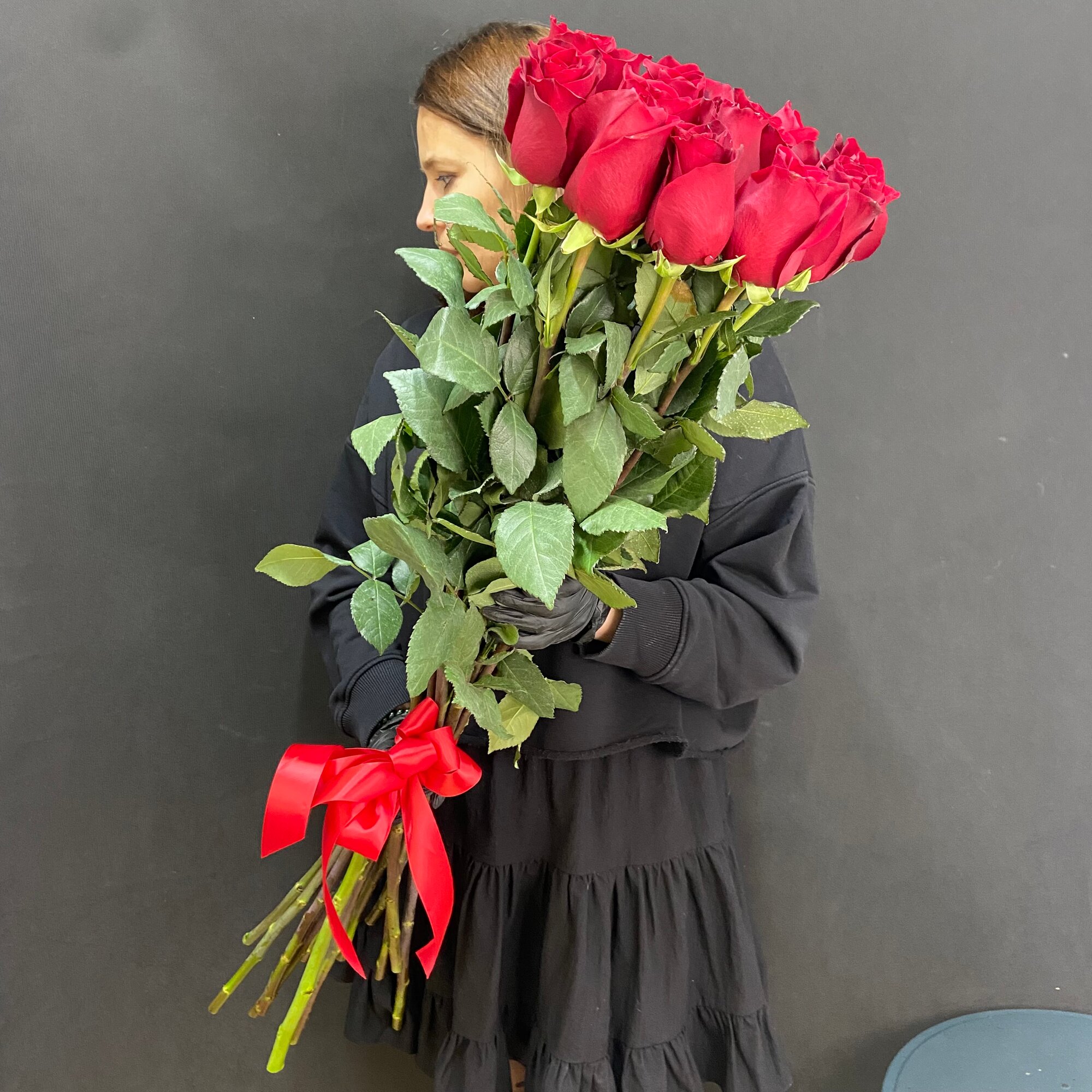 15 метровых роз / Букет из 15 высоких метровых роз 100 см / Длинные метровые розы