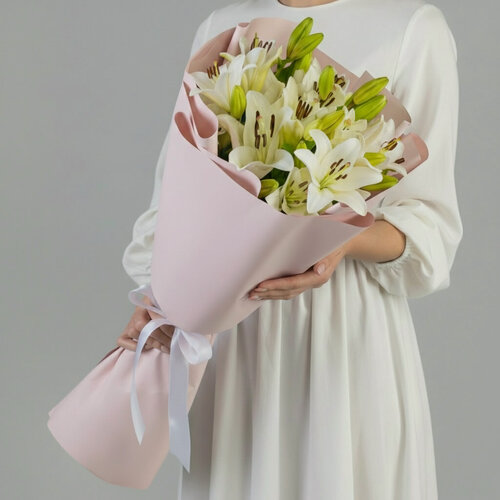 Изображение товара Букет цветов Мегацвет24 "Белые Лилии", 5 цветов, дизайнерская упаковка