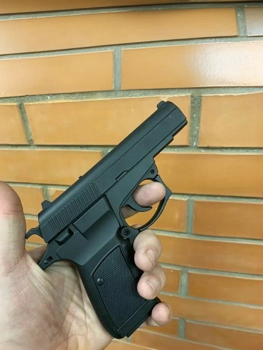 Пьезозажигалка-пистолет Браунинг в натуральную величину с кобурой