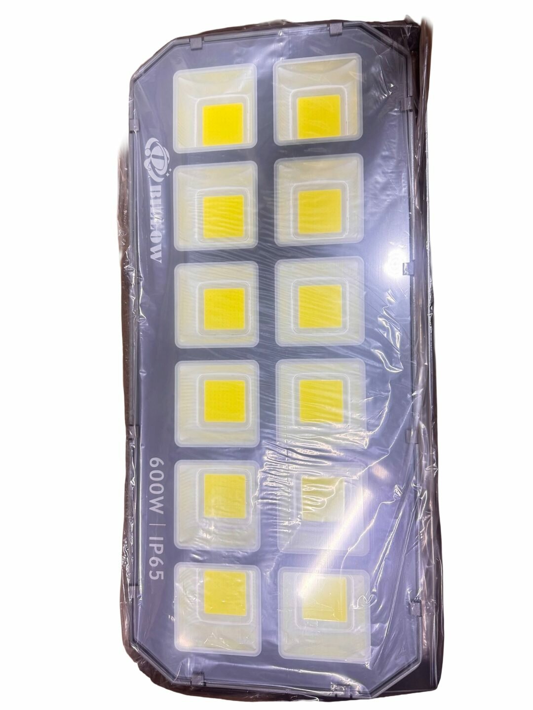 Мощный прожектор 600 Вт, степень защиты IP65.