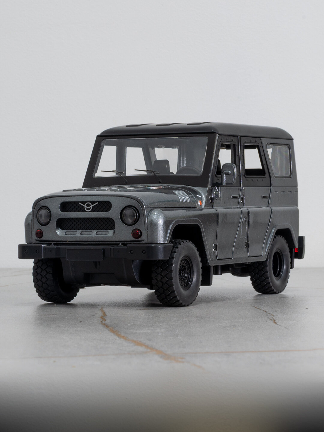 Масштабная модель внедорожника УАЗ Хантер, масштаб 1:18, металл+пластик, детализирован