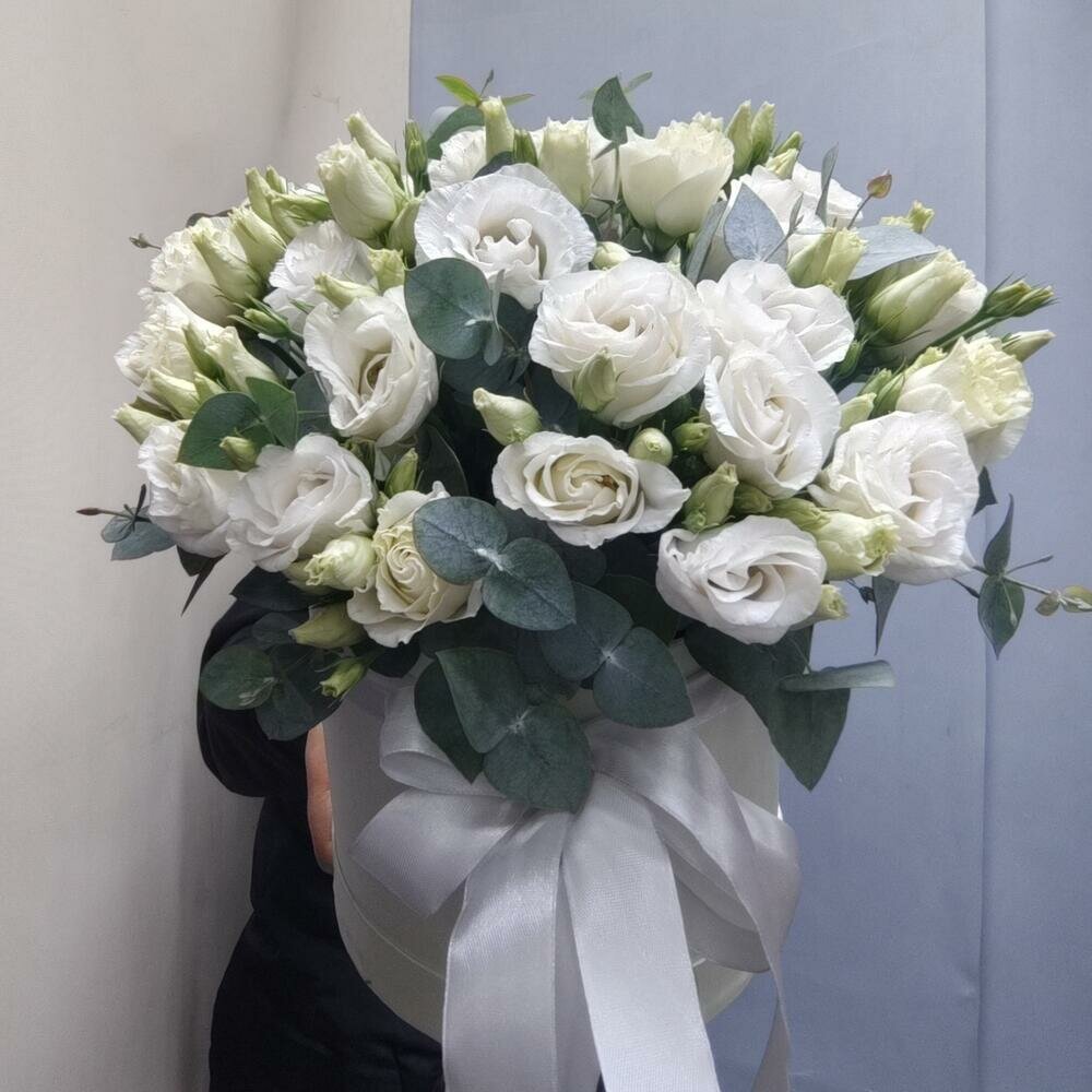 Цветы в коробке из Эустомы