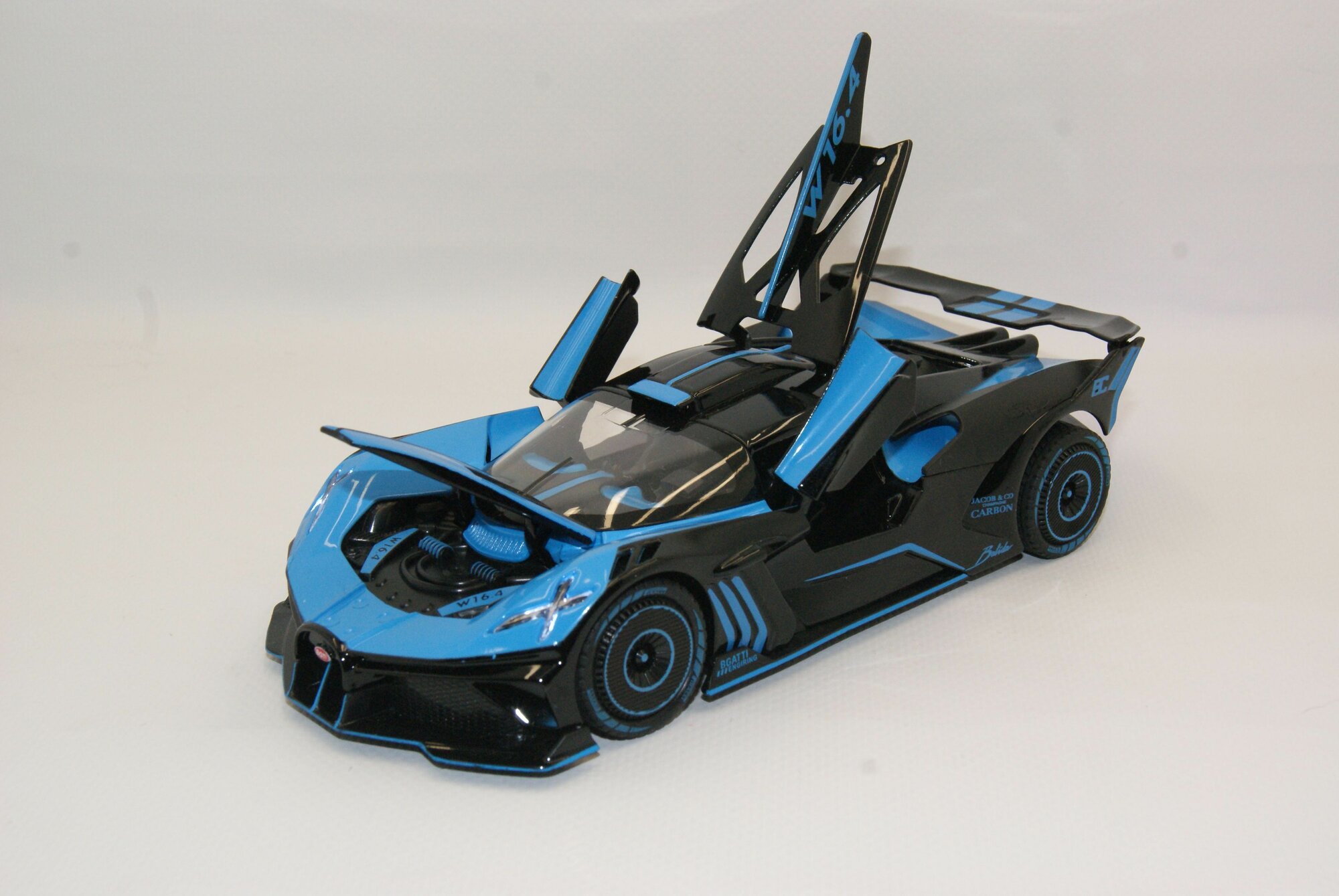 Автомобиль Che Zhi Bugatti Bolide, 1:24, с музыкой, светом, металлический