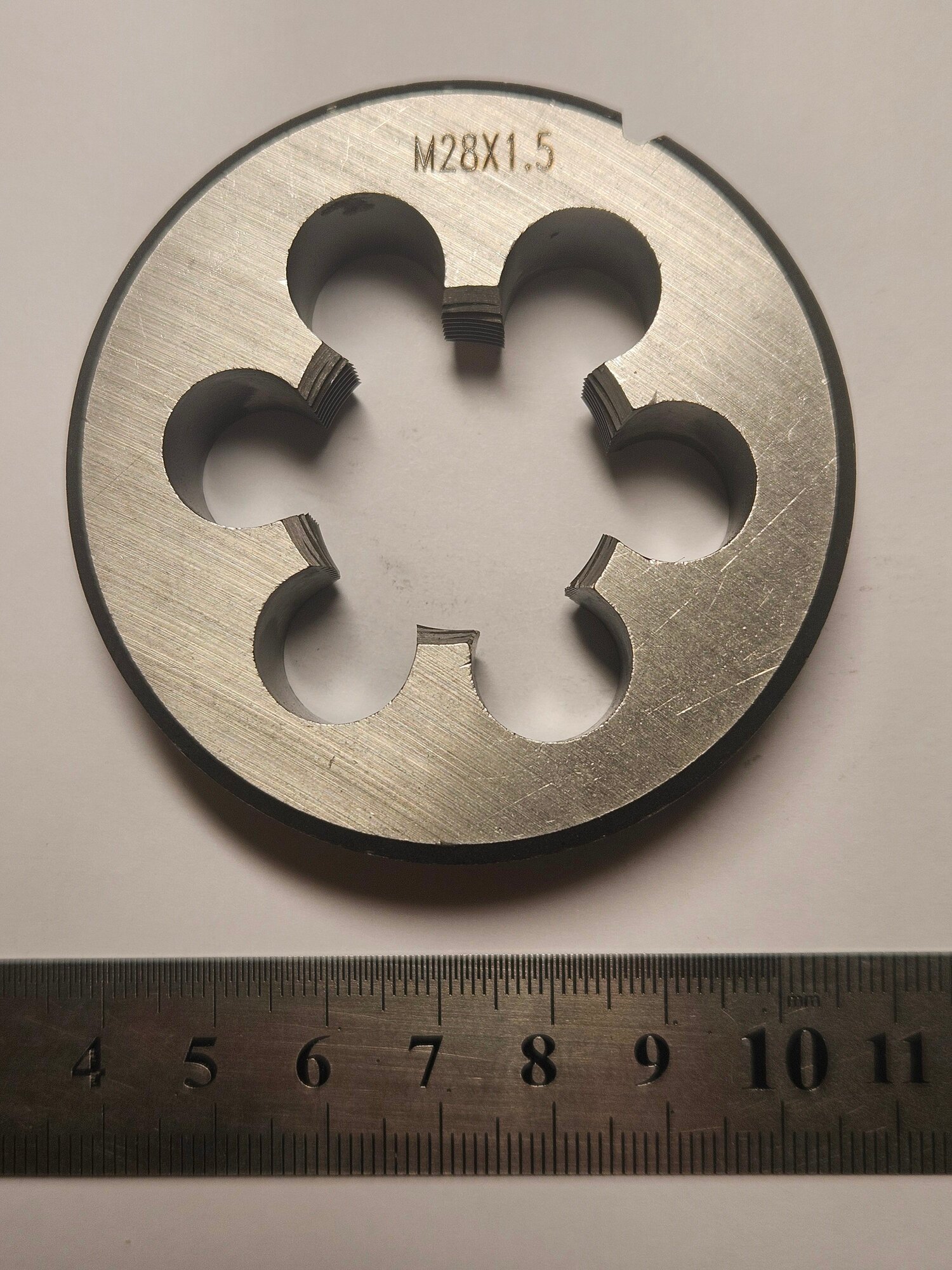 Плашка метрическая М28х1,5