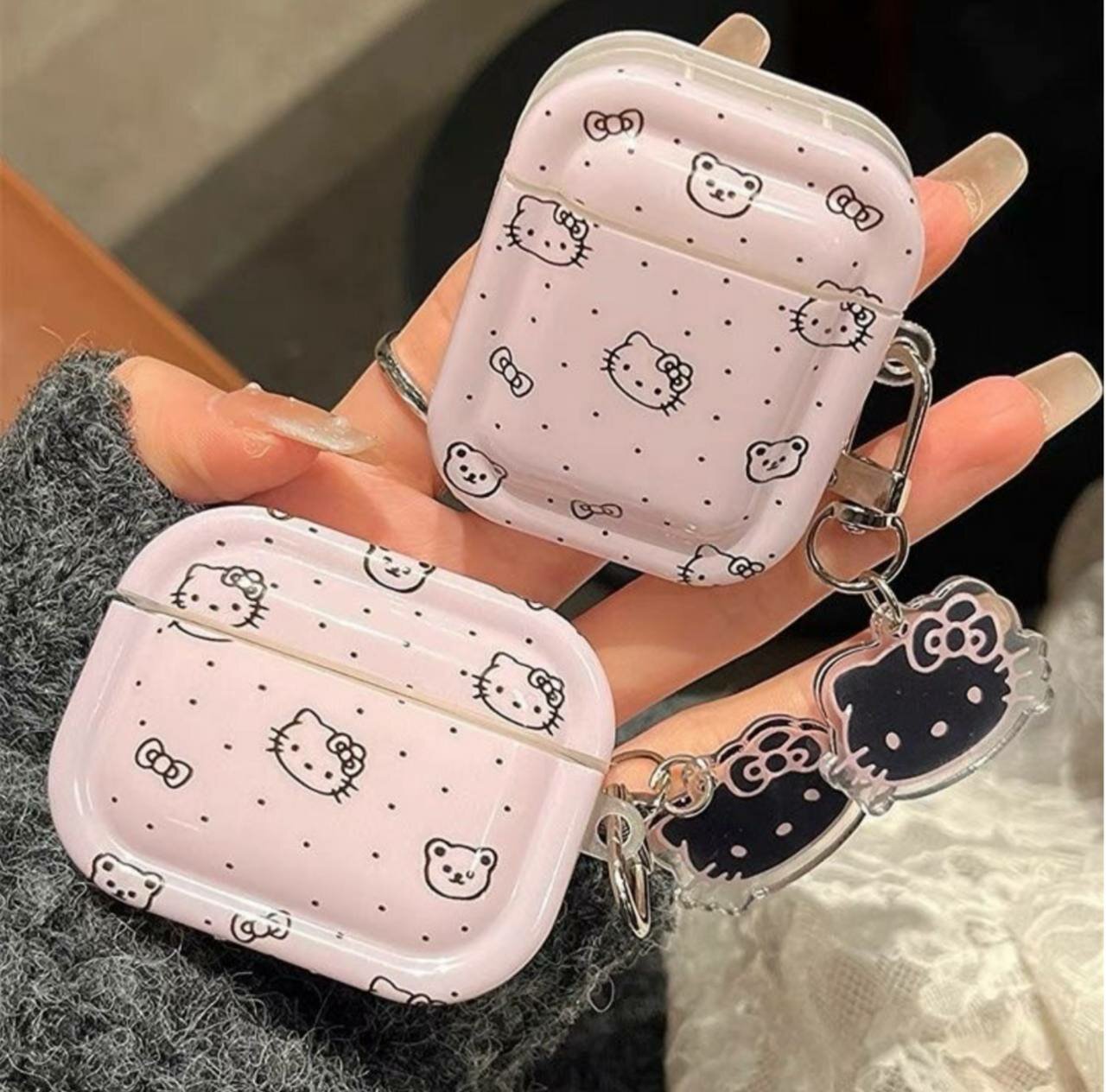 Защитный и декоративный чехол для Airpods 4 Hello Kitty с брелком