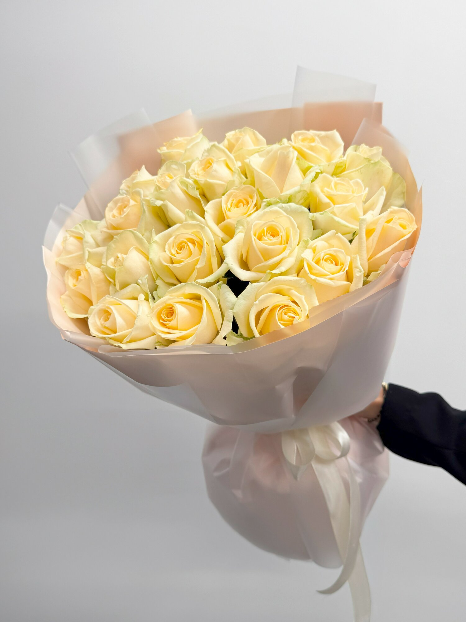 Букет живых цветов персиковык розы 21 шт. 50 см. "Пич Аваланж" флау стор