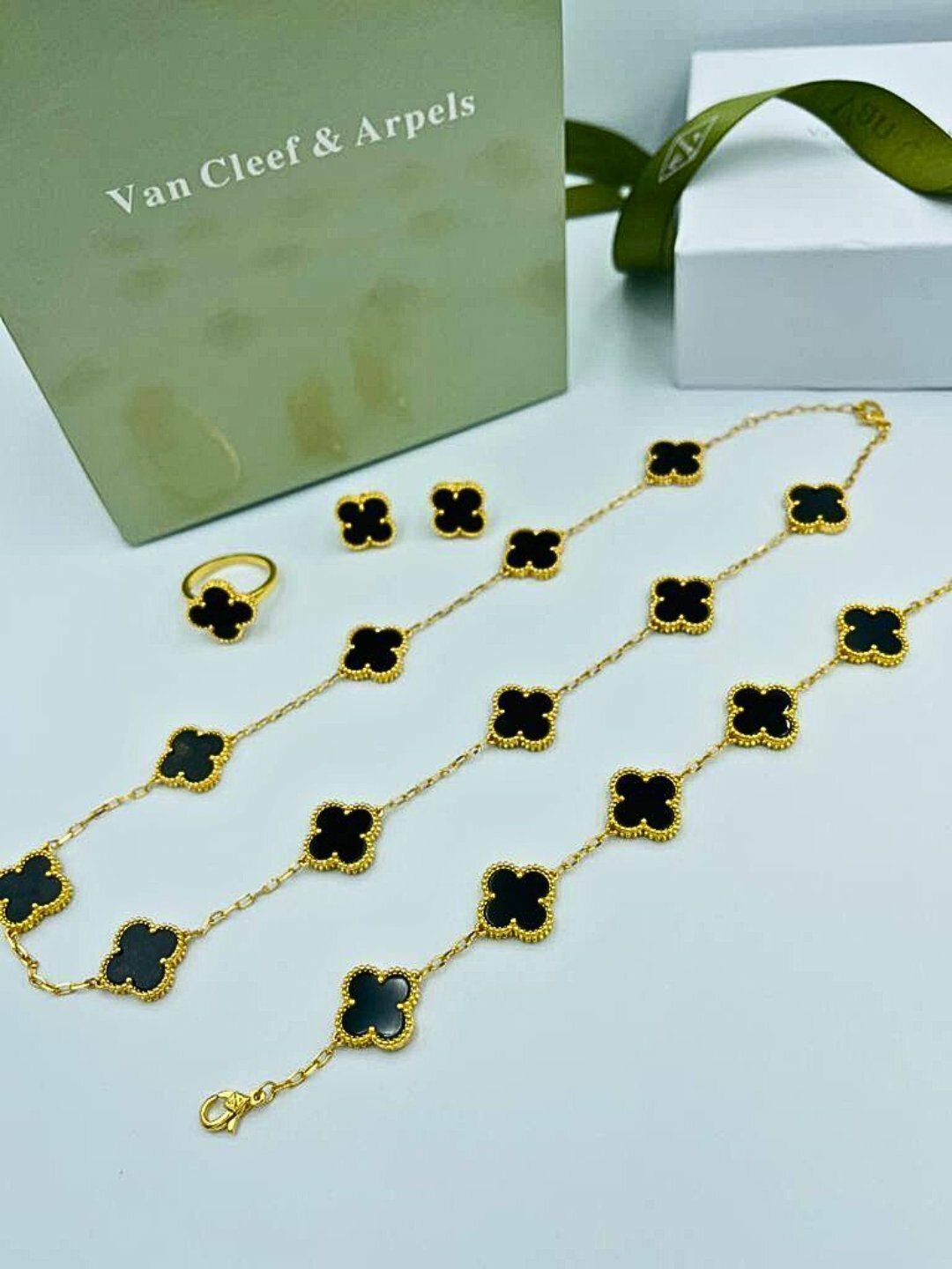 Комплект бижутерии: кольцо, серьги, колье, браслет, агат