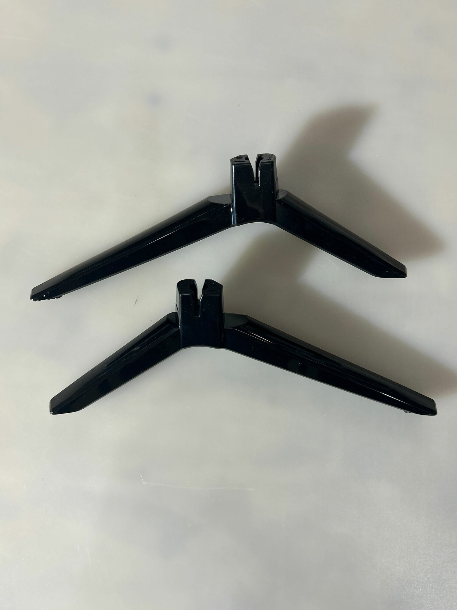 Подставка комплект комплект 2 шт (черный), для телевизора HI VHIX-32H232MSA