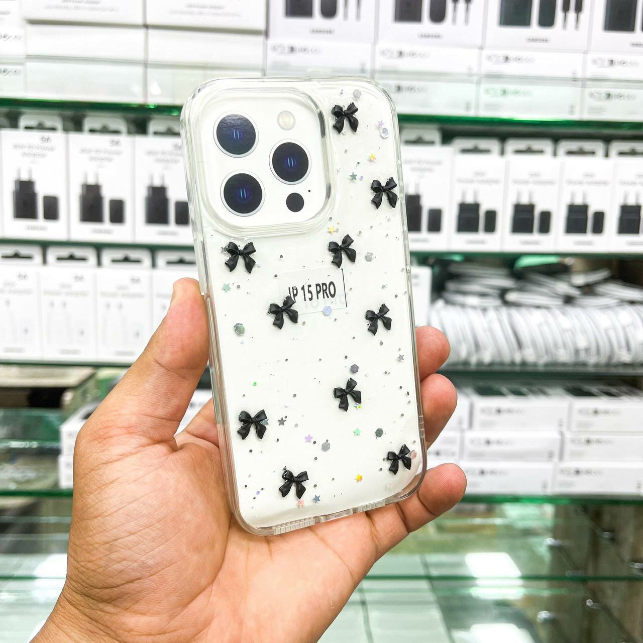 Чехол “Black Bow Sparkle” для Samsung A56 — стильный чехол с объёмными бантиками и блёстками