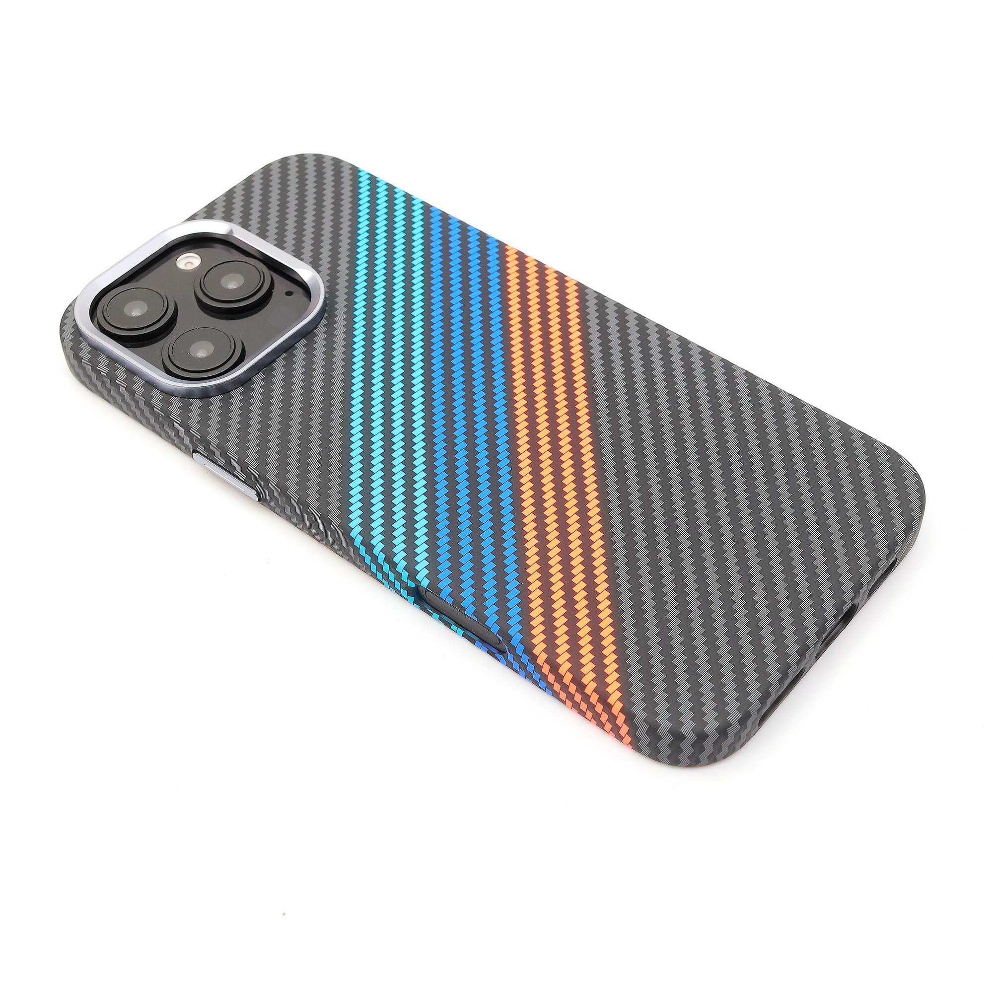 Чехол Carbon case, для iPhone 15 Pro , ударопрочный, MagSafe — фото 1