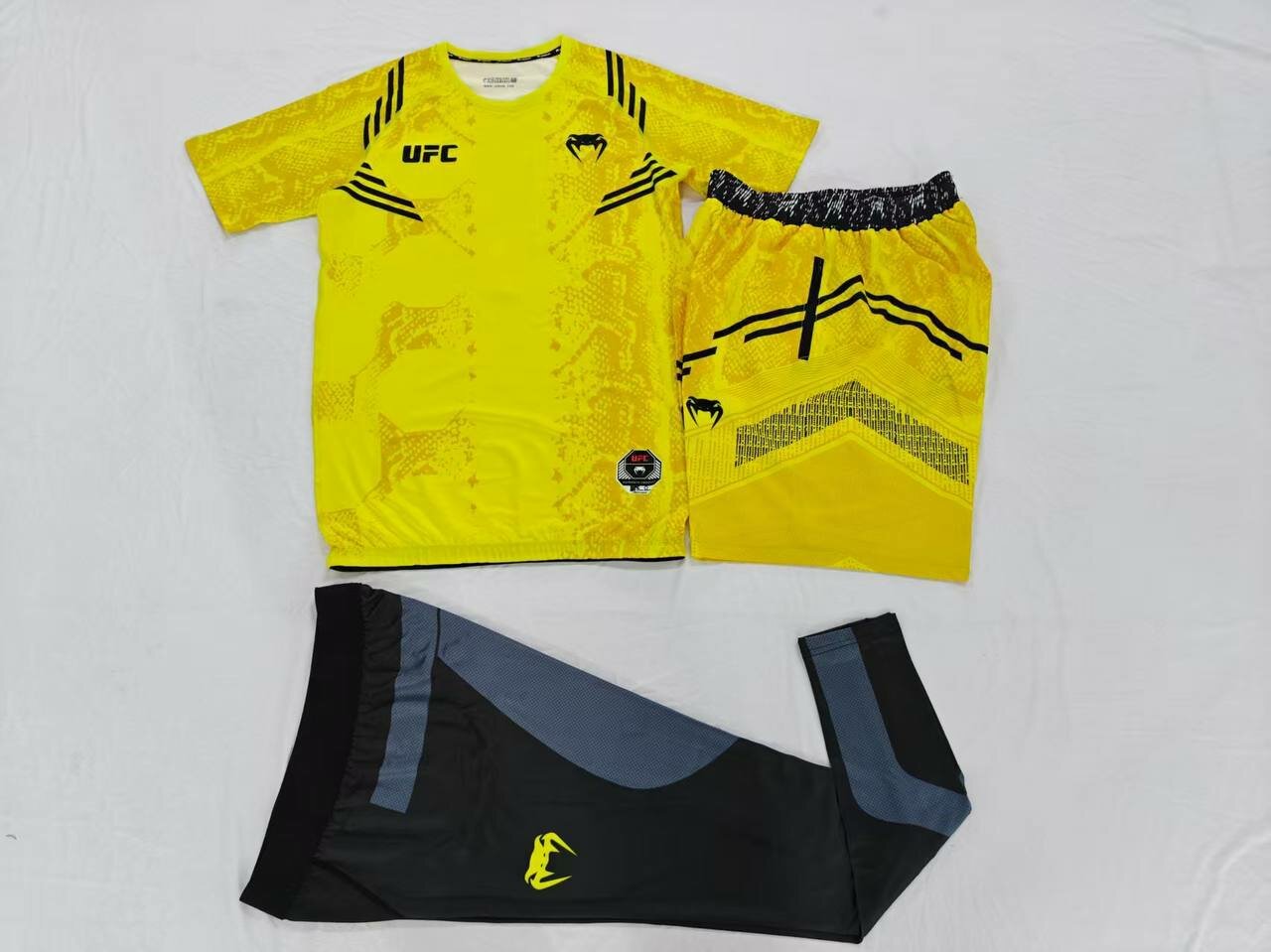 Костюм спортивный