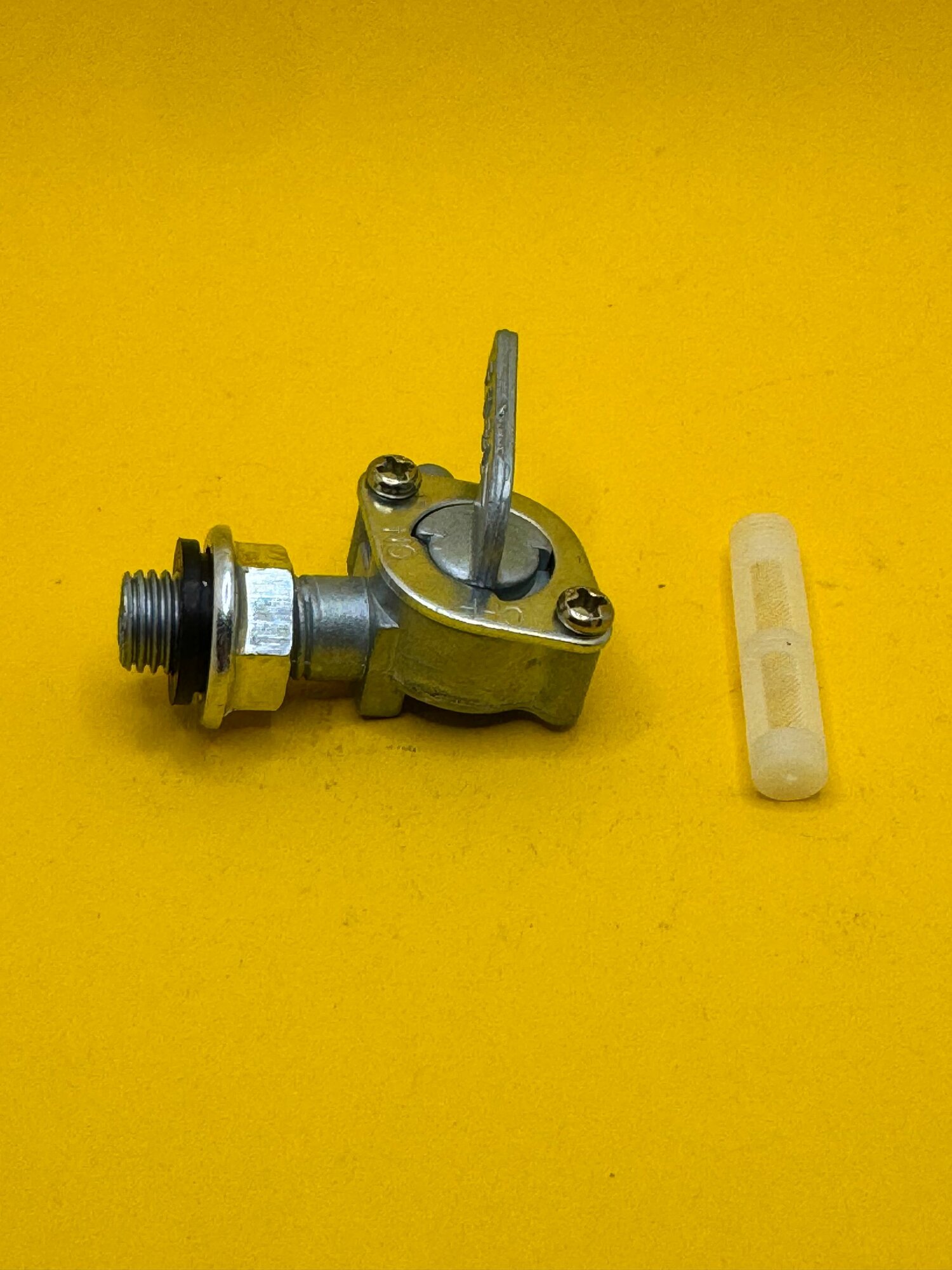 Кран топливный генераторов Champion GG950DC GG951DC IGG950 IGG980 (M10*125)