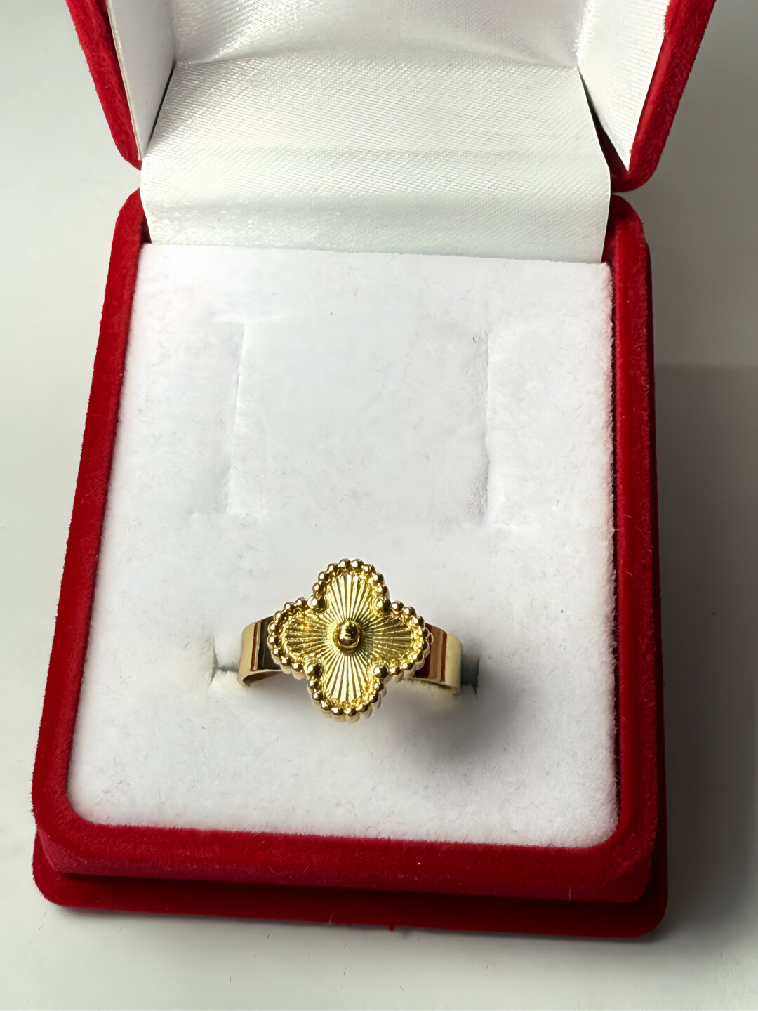 Женское кольцо бижутерия – в стиле Van Cleef — фото 1