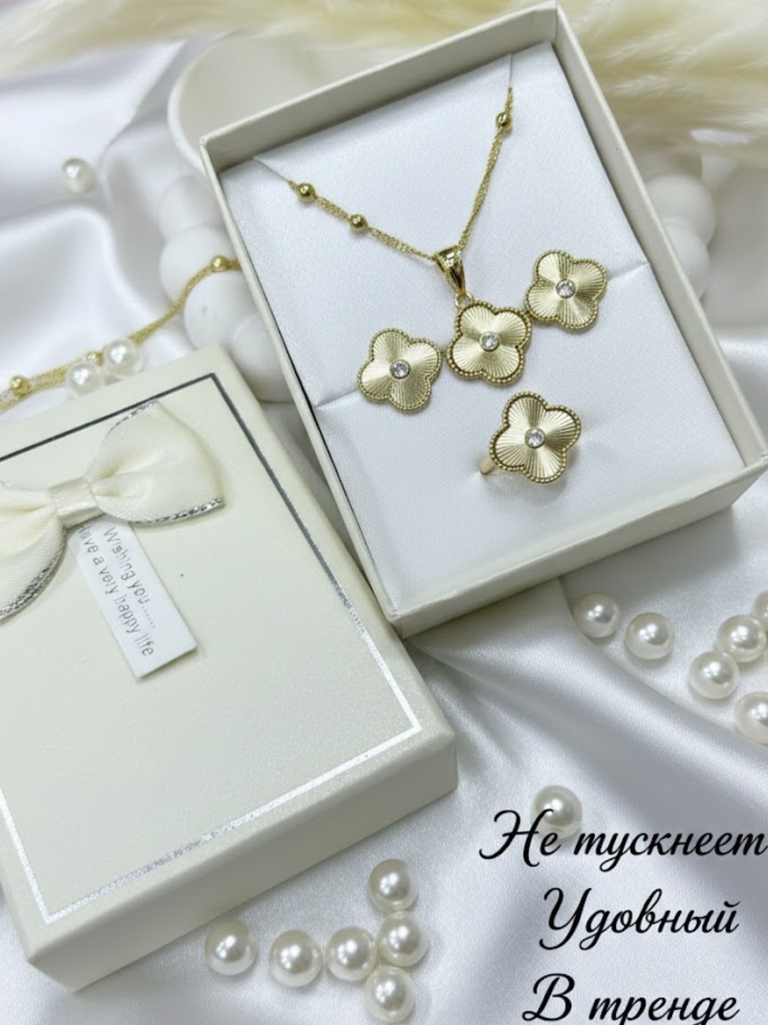 Комплект бижутерии: колье, серьги, кольцо