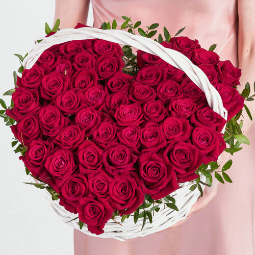 Изображение товара Композиция Мегацвет24 "Шангри-Ла", корзина, 51 роза, Малиновое Сердце, XXL