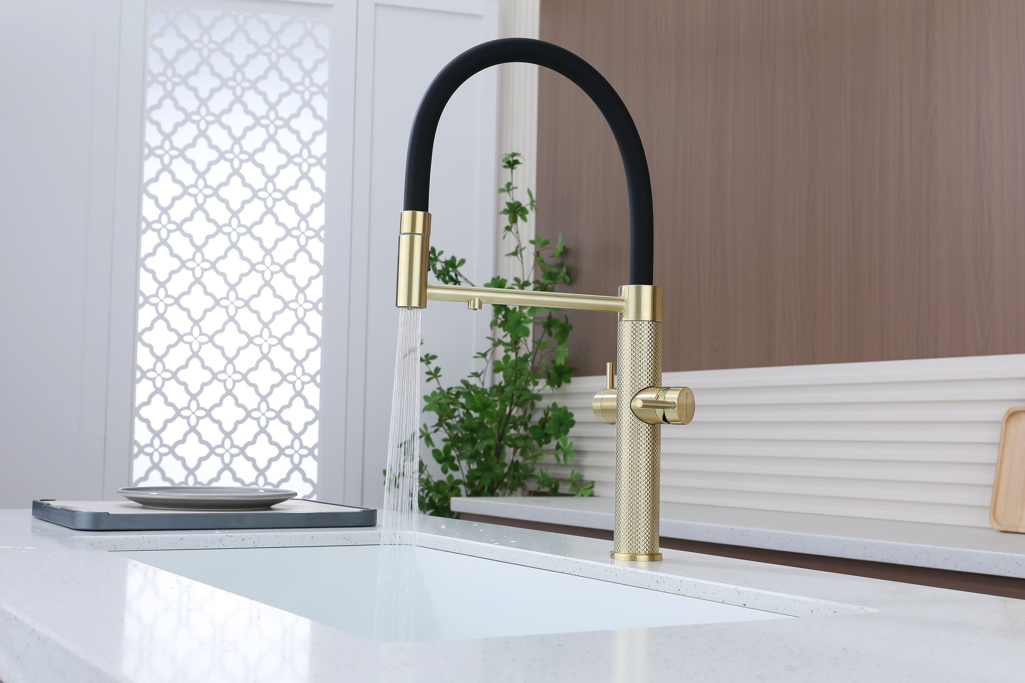 Смеситель Paulmark NEXUS DIAMOND Nd613999-LG светлое золото с подключением к фильтру — фото 1