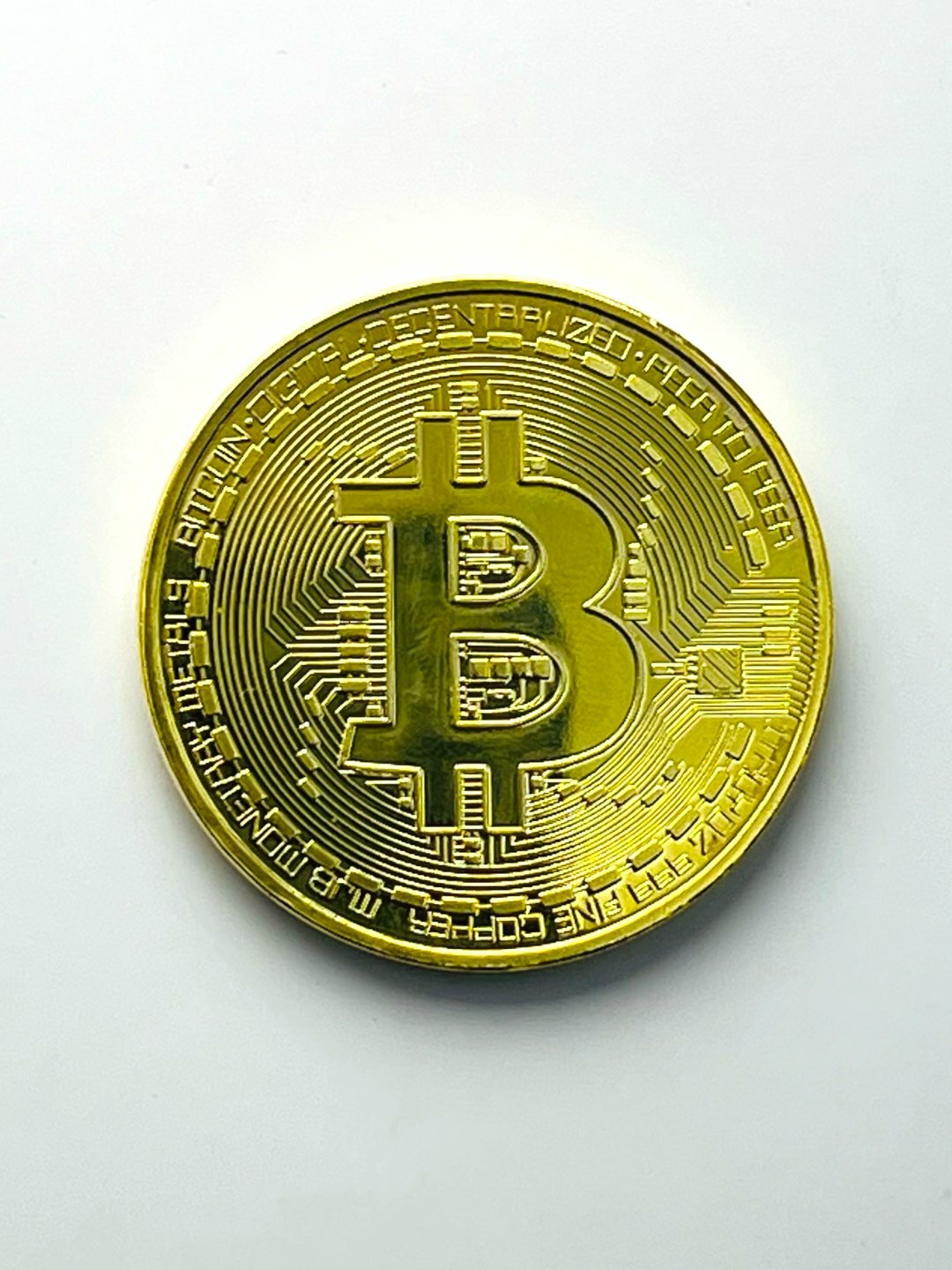 Сувенирная монета с дизайном Bitcoin – подарок для коллекции и криптофанов