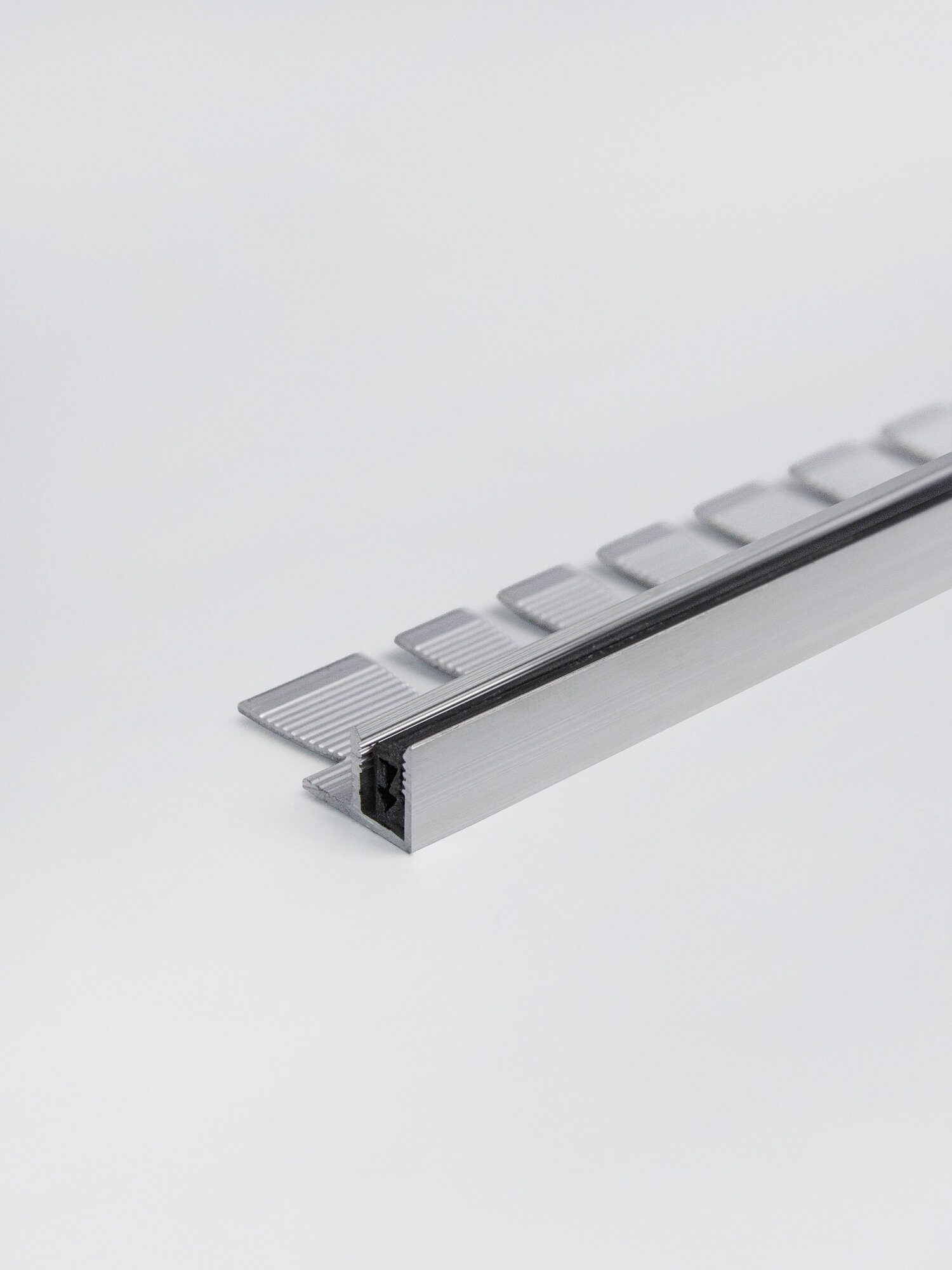 Крепление (основание-база закладная защелка) 12-15 мм для Т-образного порожка алюминиевое с резиновой вставкой