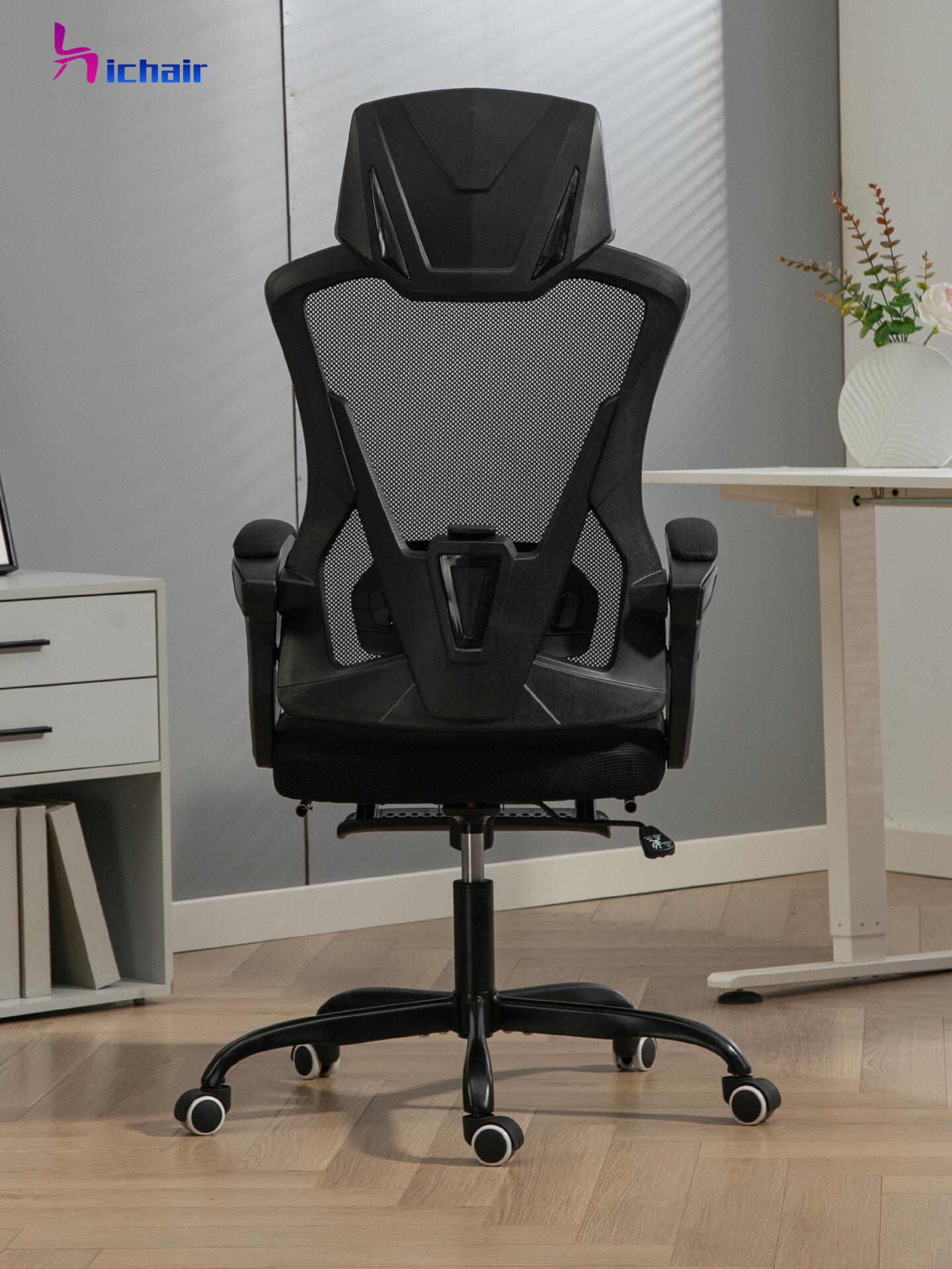 Офисное кресло RY-H818black с подставкой для ног, спинка из сетки, цвет черный