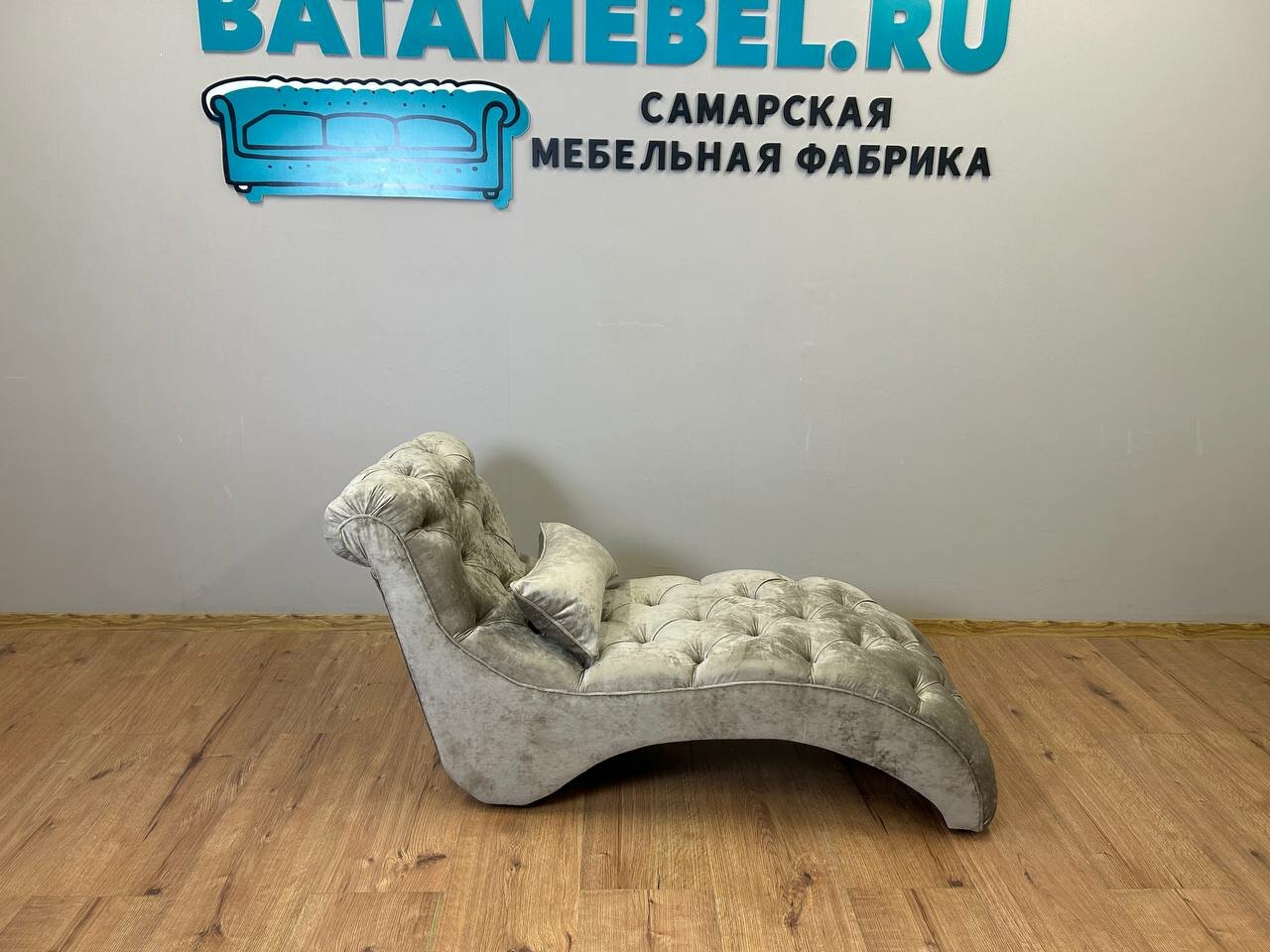 фото Кушетка для отдыха, синий велюр