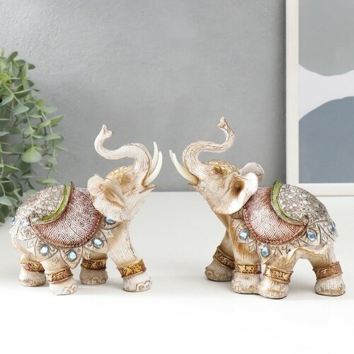 Фигурка полистоун Слон в попоне с сапфирами под дерево 141675 см 1273₽