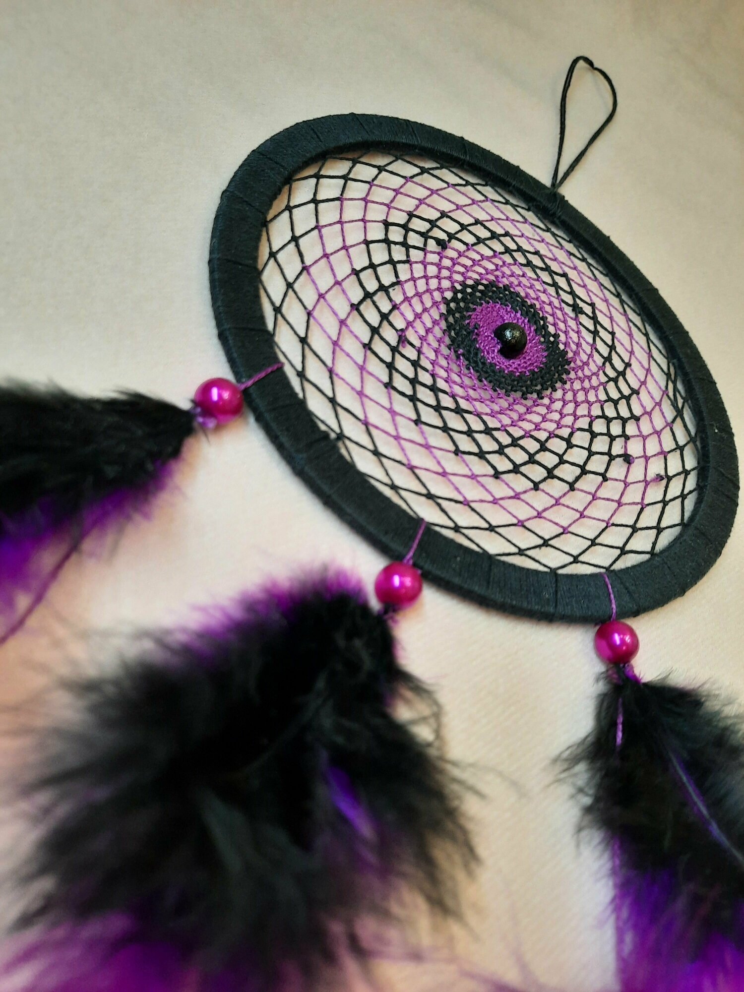 Ловец снов "Черный/фиолетовый", диаметр кольца 16 см, длина изделия 40 см / ручная работа - фотография № 3