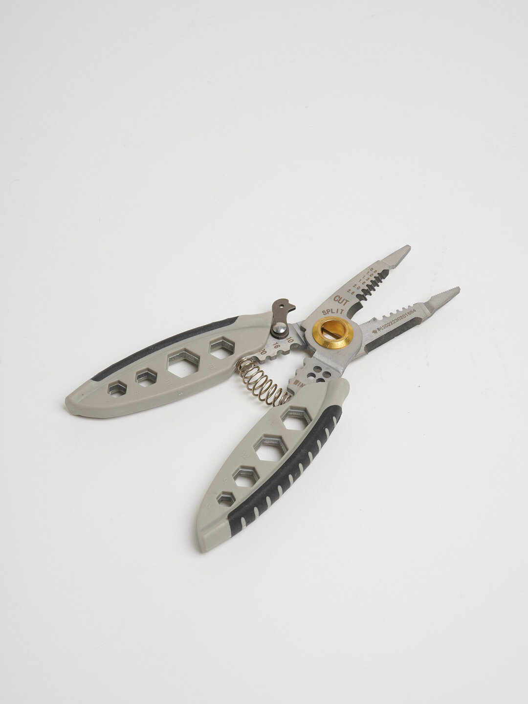 Многофункциональные плоскогубцы пассатижи строительные 16 в 1