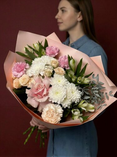 Изображение товара Сборный букет "Цветочный вальс" с розой, альстромерией и хризантемой