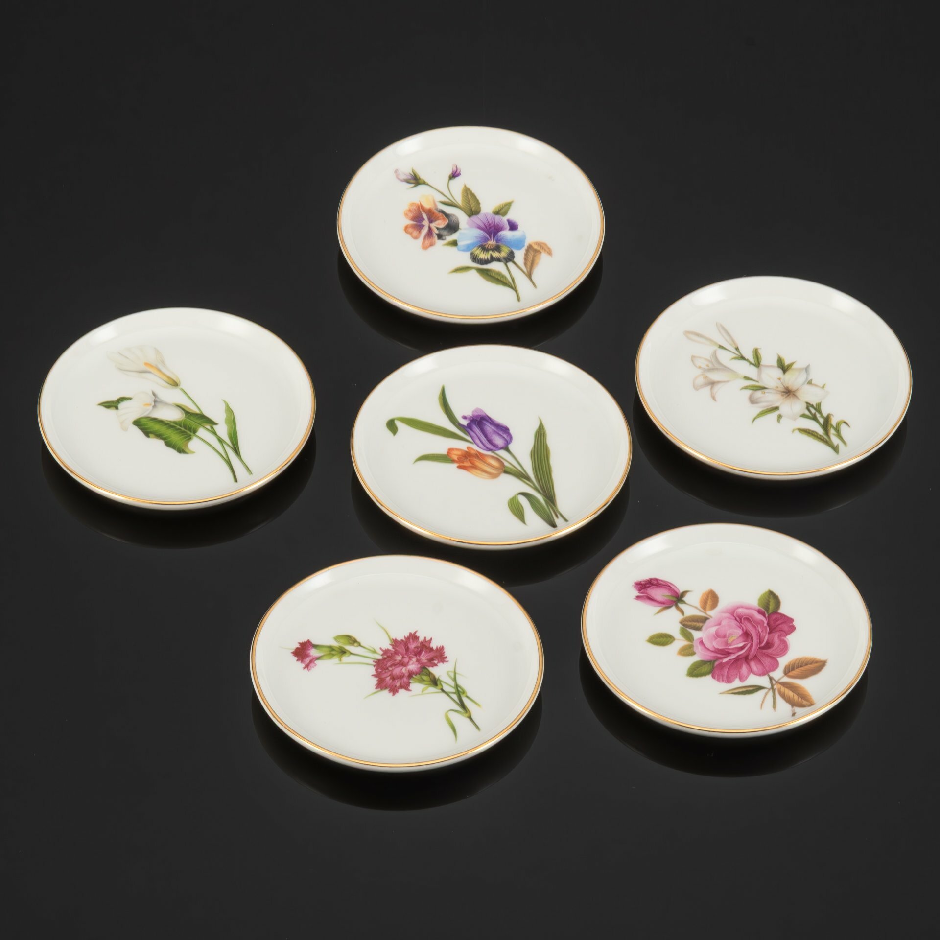 Набор из 6-ти розеток, украшенный цветочными композициями