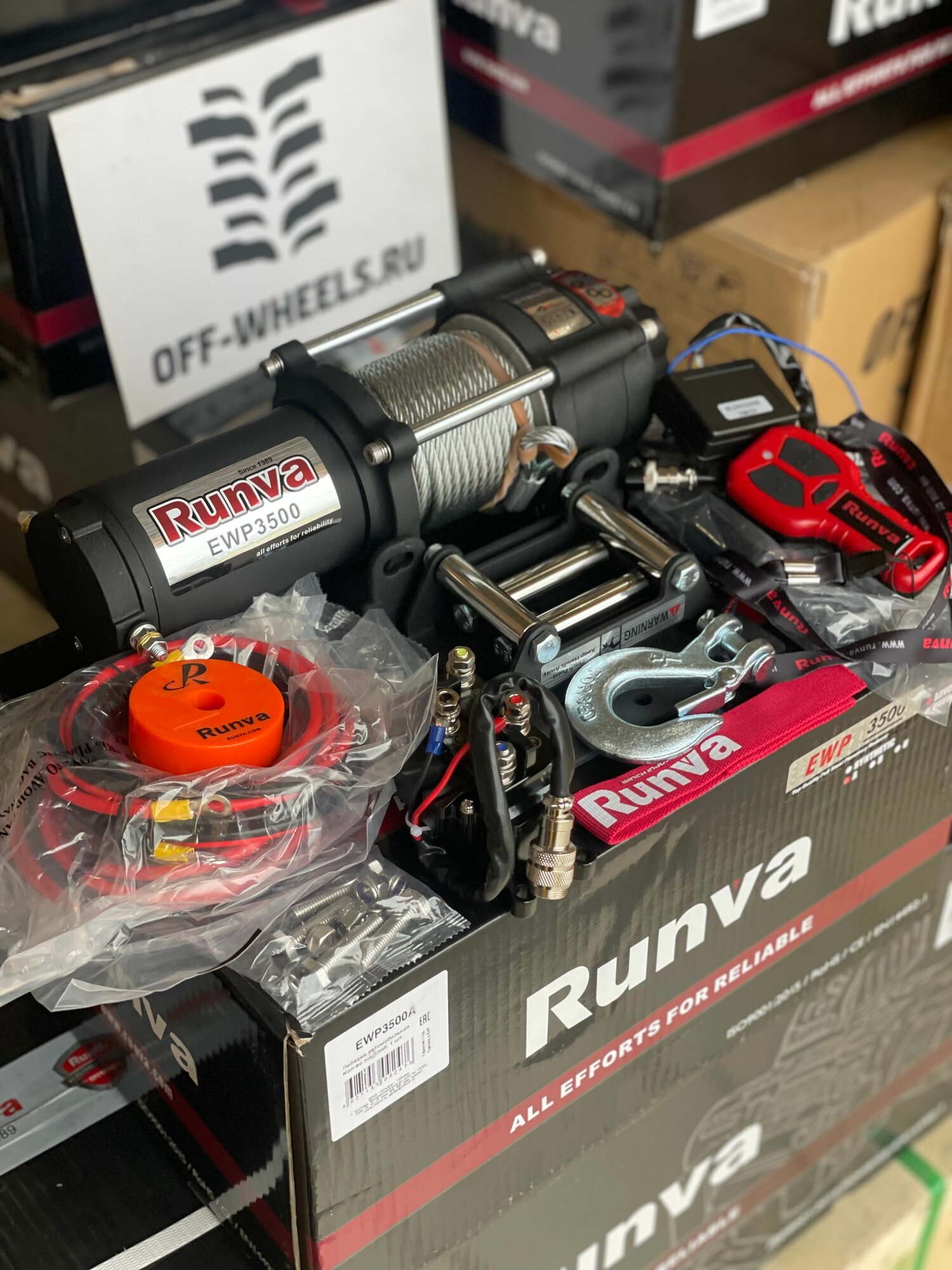 Лебёдка электрическая 12V Runva 3500A lbs 1588 кг арт. EWP3500A