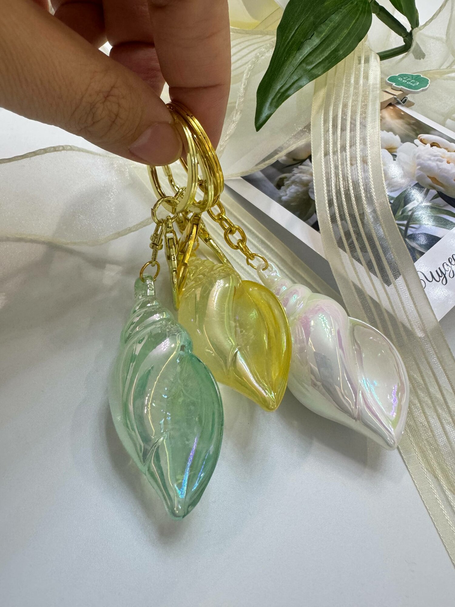 Брелок, белый — фото 1