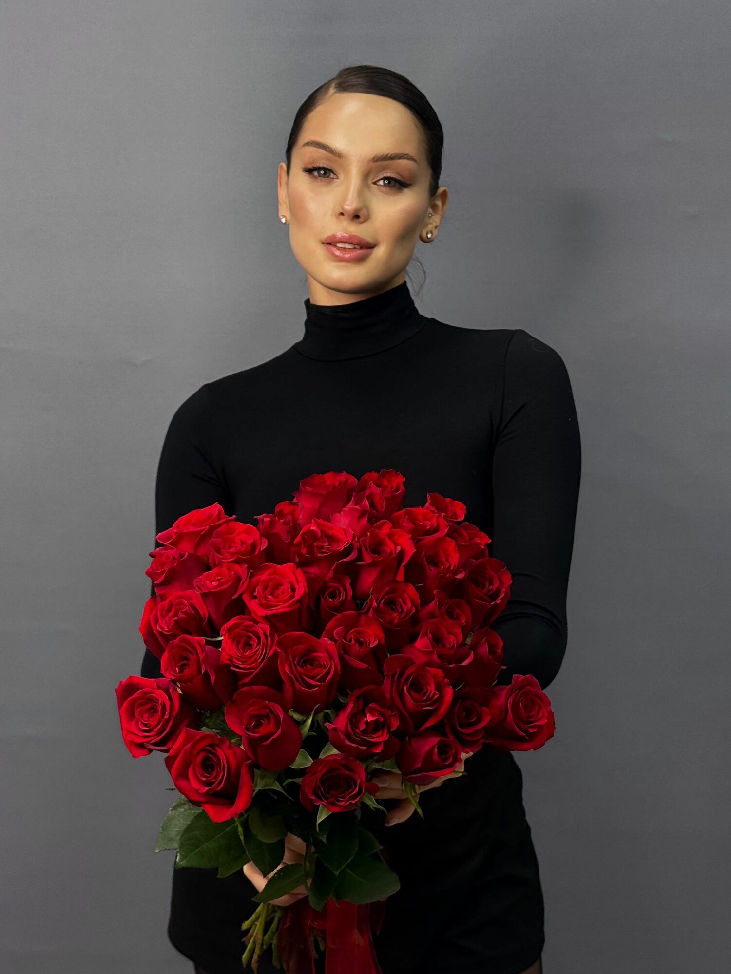 Букет из красных роз 31 цветок высота 40 см упаковка под ленту